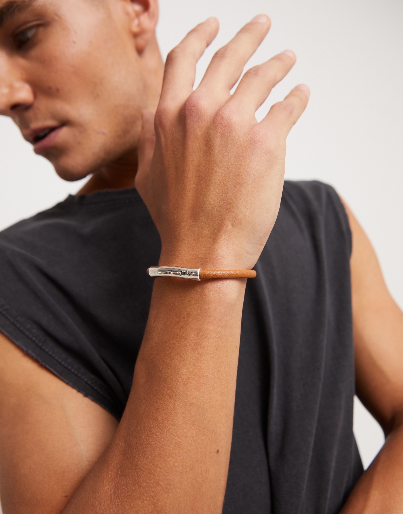 Brown leather bracelet with sterling silver-plated central detail, Silver, large thumbnail